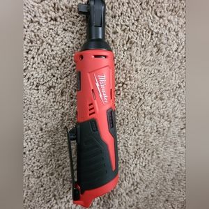 milwakee Ratchet 3/8 drive Cordless one tool and one battery 2.0 ah